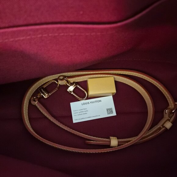 Louis Vuitton Medium-sized Purse - Picture 2 of 2